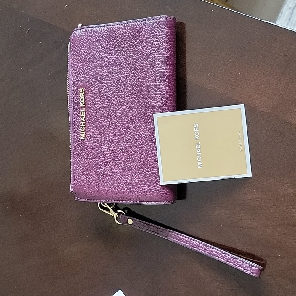 💥SOLD💥Michael Kors wristlet/waller EUC